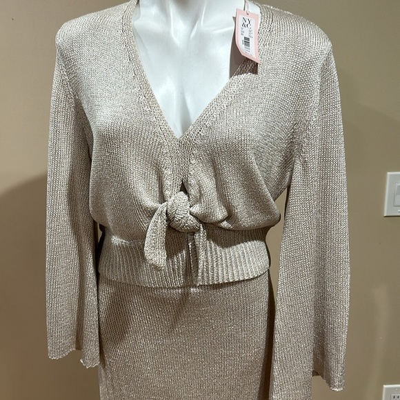 Eva Mendes New York and Company Beige knitted bottoms sets - Picture 2 of 16